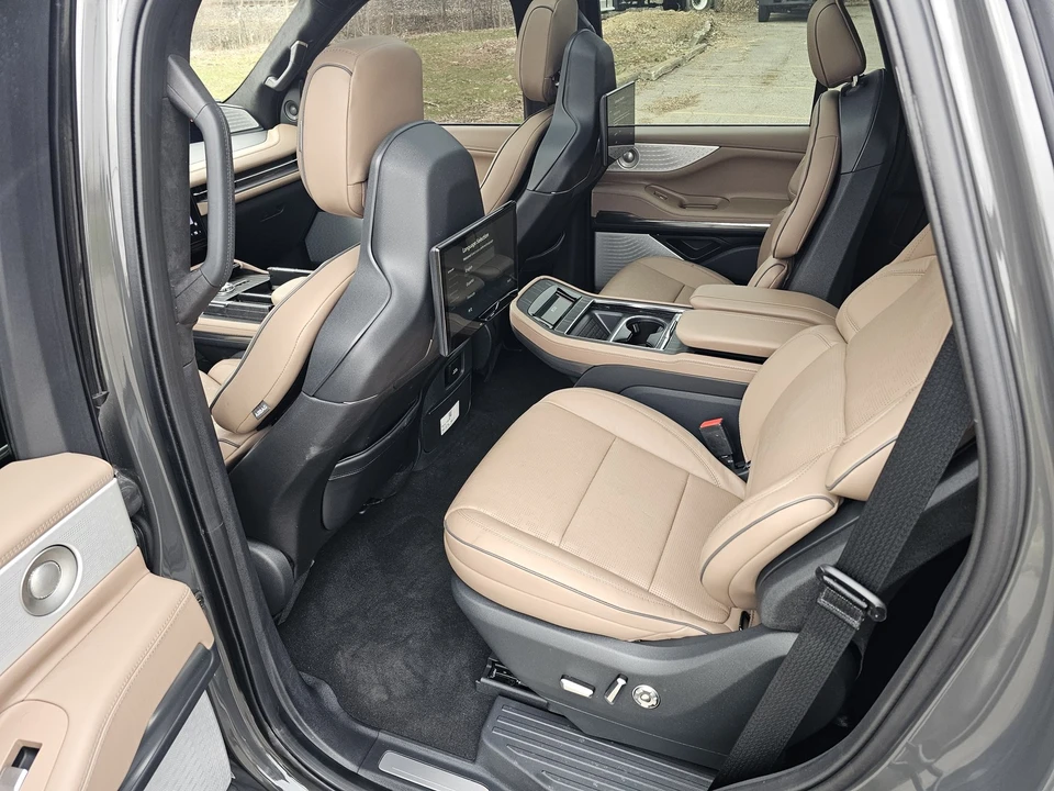 2025 Lincoln Navigator 4th Gen - Image 6 of 21