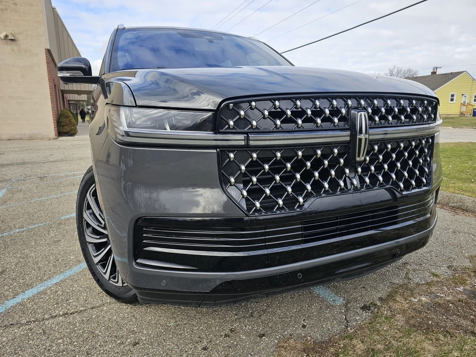 2025 Lincoln Navigator 4th Gen - Image 4 of 21