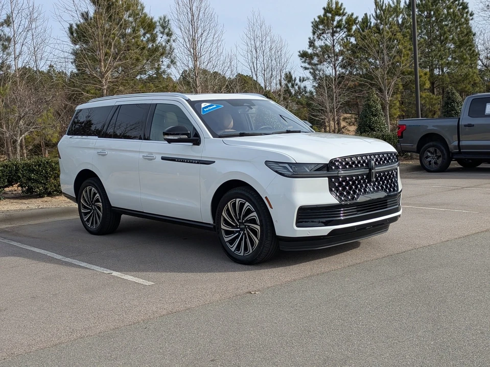 2025 Lincoln Navigator 4th Gen - Image 2 of 12