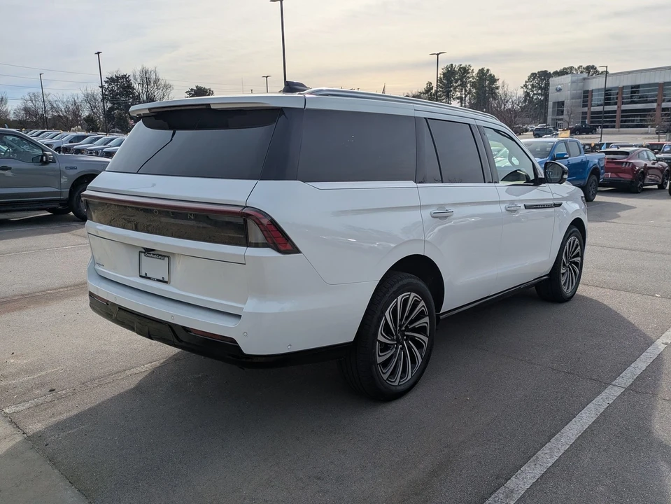 2025 Lincoln Navigator 4th Gen - Image 4 of 12