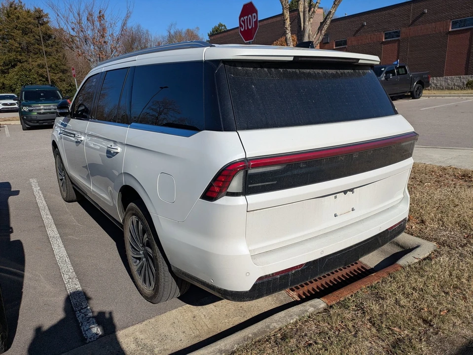 2025 Lincoln Navigator 4th Gen - Image 4 of 4