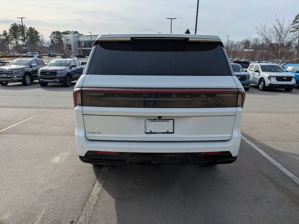 2025 Lincoln Navigator 4th Gen - Image 5 of 12