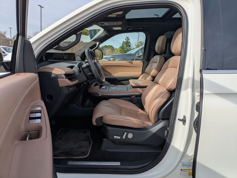 2025 Lincoln Navigator 4th Gen - Image 12 of 12
