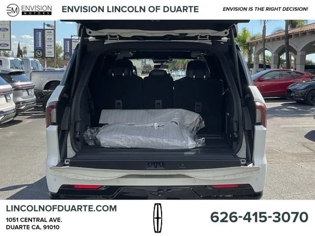 2025 Lincoln Navigator 4th Gen - Image 11 of 12