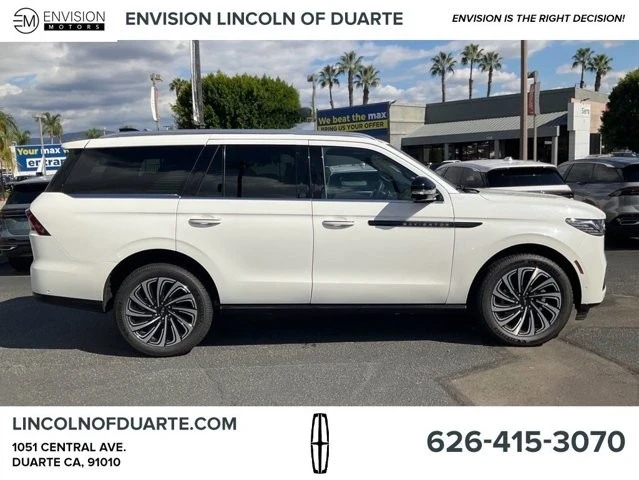 2025 Lincoln Navigator 4th Gen - Image 9 of 12