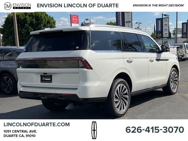 2025 Lincoln Navigator 4th Gen - Image 8 of 12