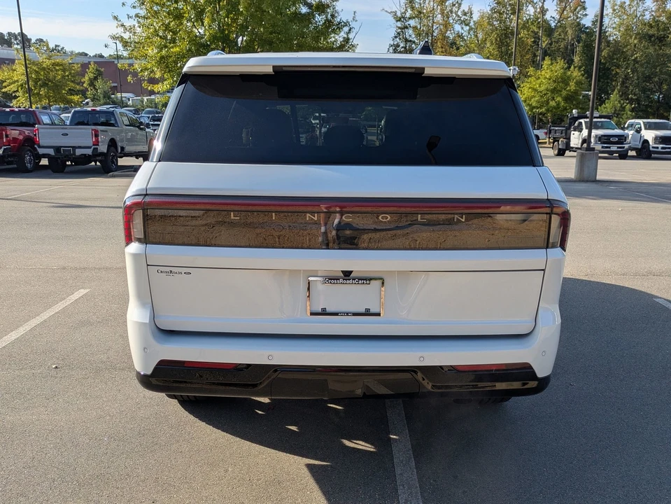2025 Lincoln Navigator 4th Gen - Image 5 of 12