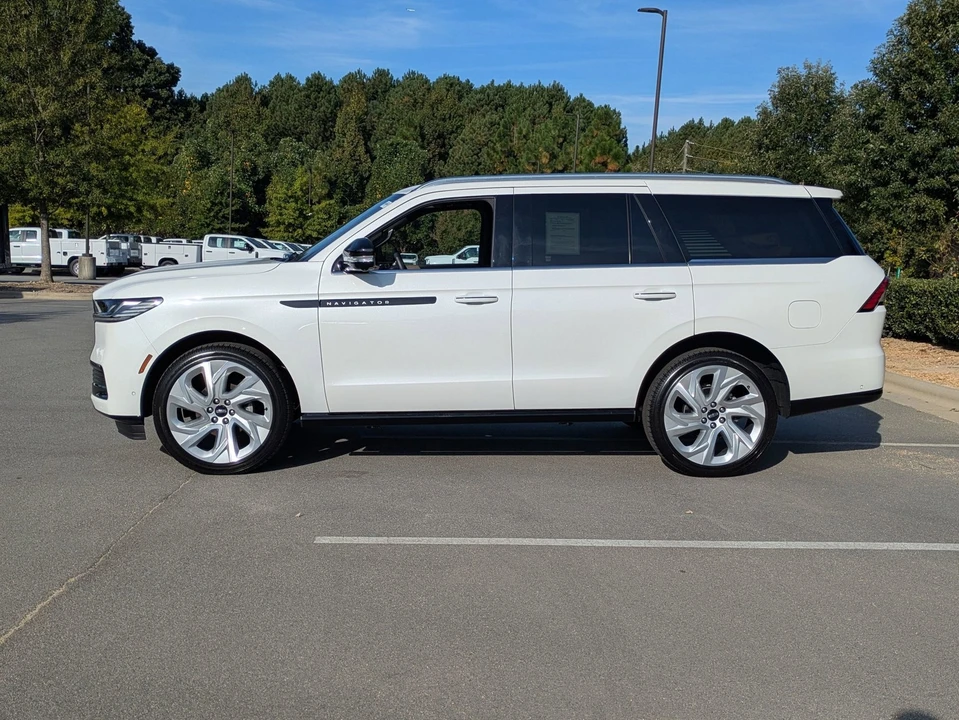 2025 Lincoln Navigator 4th Gen - Image 7 of 12