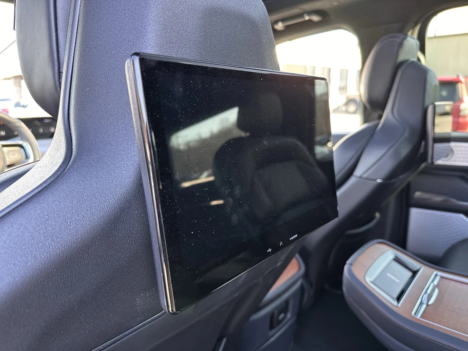 2025 Lincoln Navigator 4th Gen - Image 14 of 31