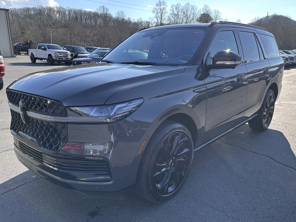 2025 Lincoln Navigator 4th Gen - Image 2 of 12