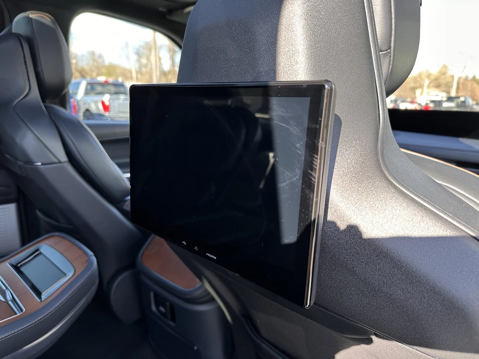 2025 Lincoln Navigator 4th Gen - Image 20 of 31