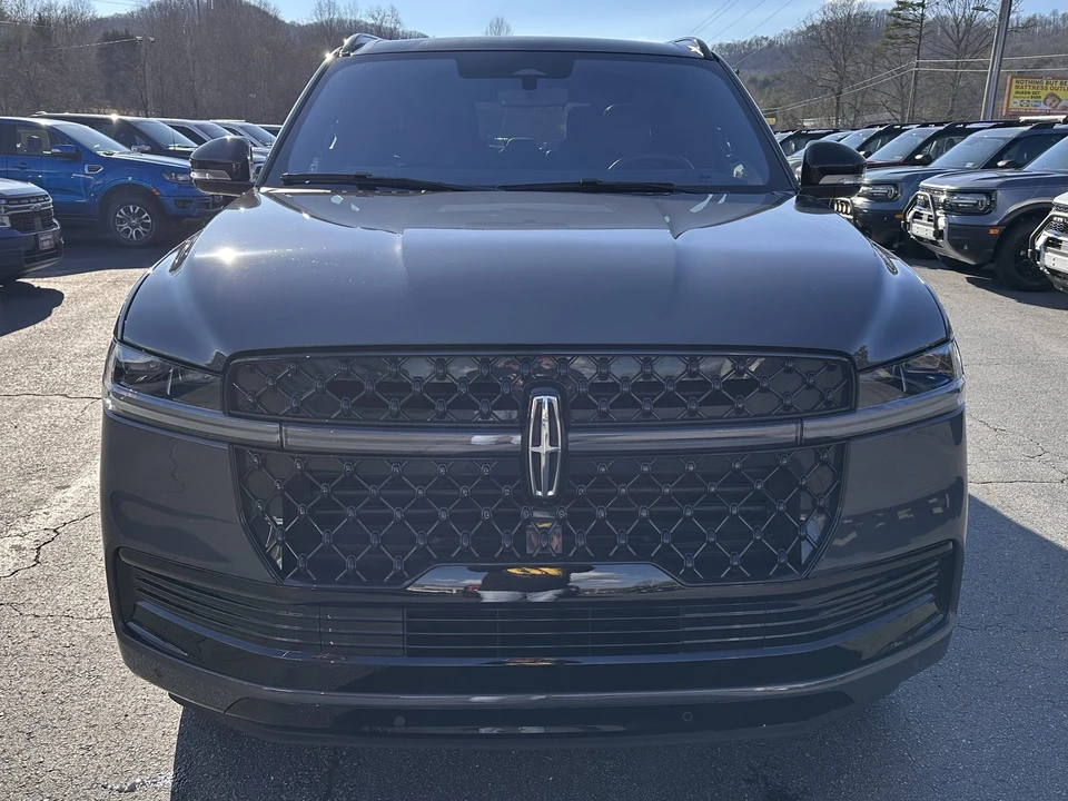 2025 Lincoln Navigator 4th Gen - Image 3 of 12