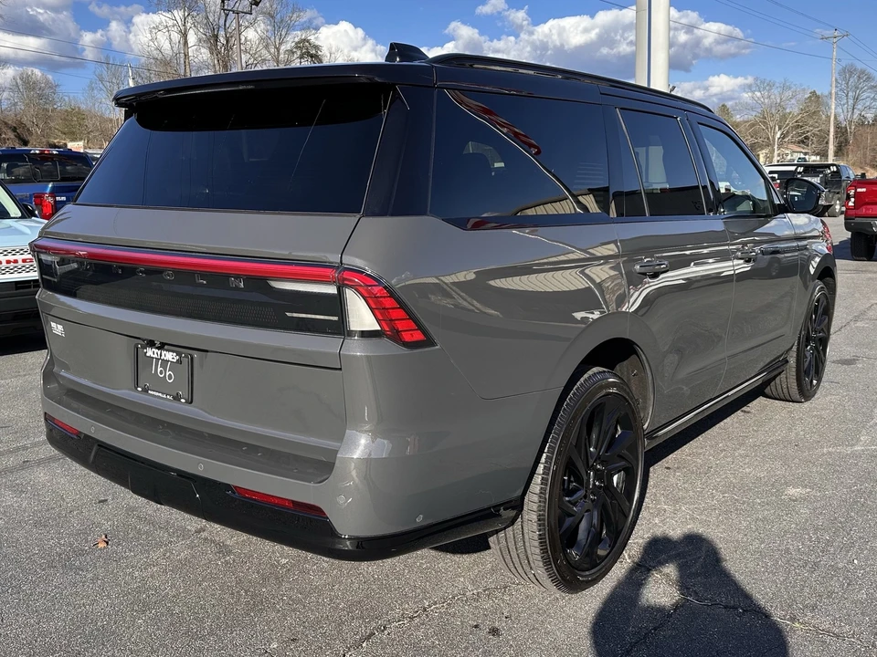 2025 Lincoln Navigator 4th Gen - Image 6 of 31