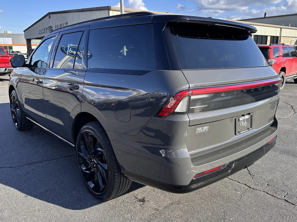 2025 Lincoln Navigator 4th Gen - Image 8 of 12