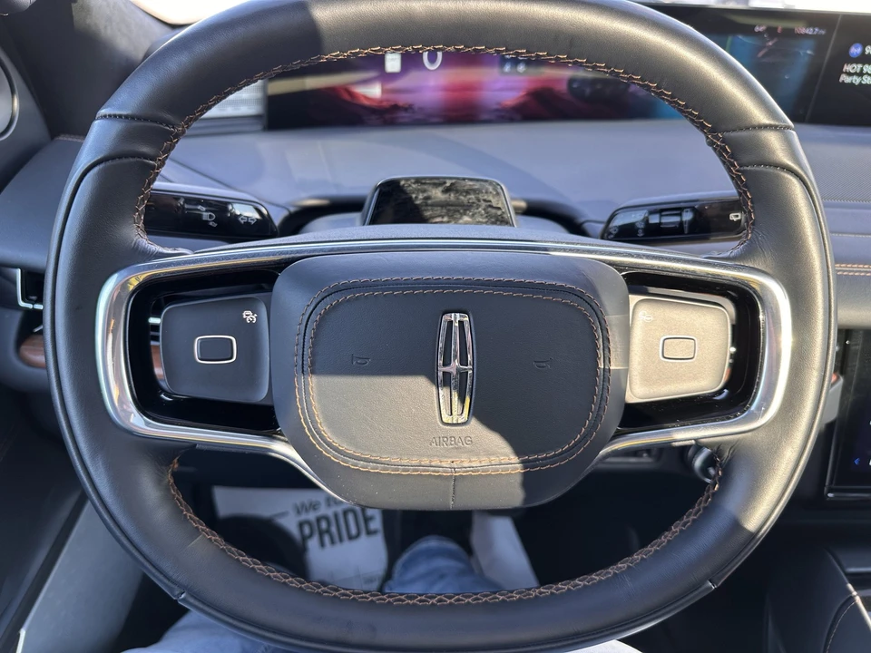 2025 Lincoln Navigator 4th Gen - Image 23 of 31