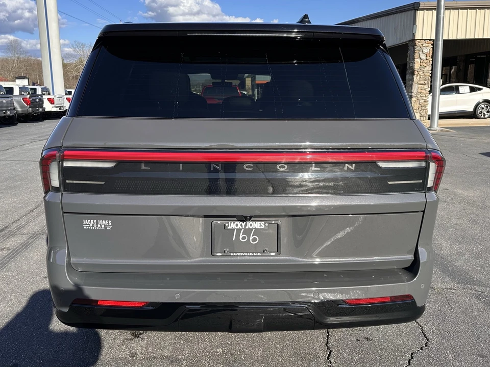 2025 Lincoln Navigator 4th Gen - Image 7 of 12