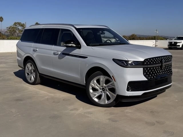 2025 Lincoln Navigator 4th Gen - Image 2 of 12