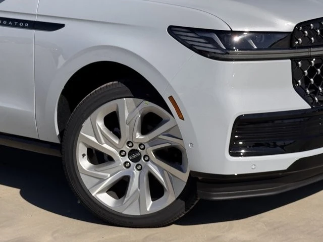 2025 Lincoln Navigator 4th Gen - Image 4 of 12