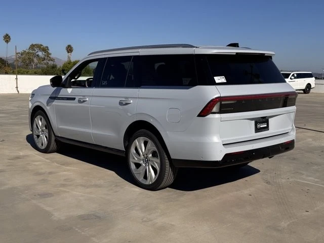 2025 Lincoln Navigator 4th Gen - Image 11 of 12
