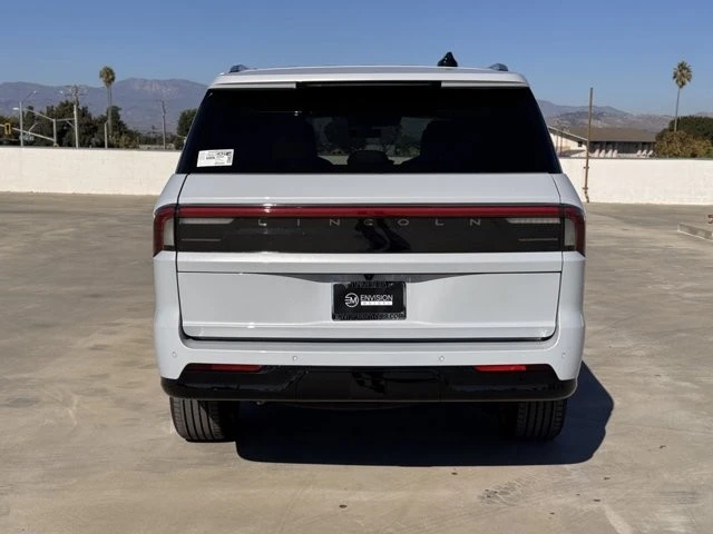 2025 Lincoln Navigator 4th Gen - Image 10 of 12