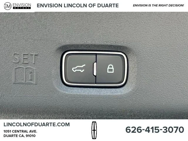2025 Lincoln Navigator 4th Gen - Image 9 of 12