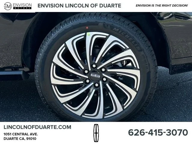 2025 Lincoln Navigator 4th Gen - Image 10 of 12