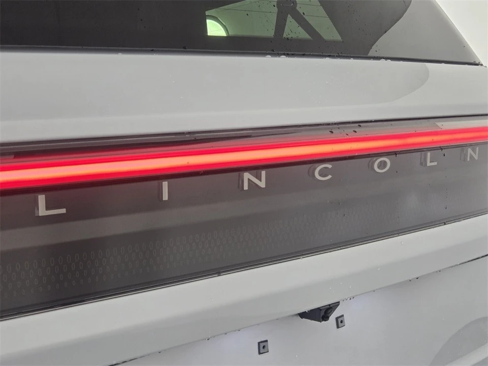 2025 Lincoln Navigator 4th Gen - Image 15 of 21