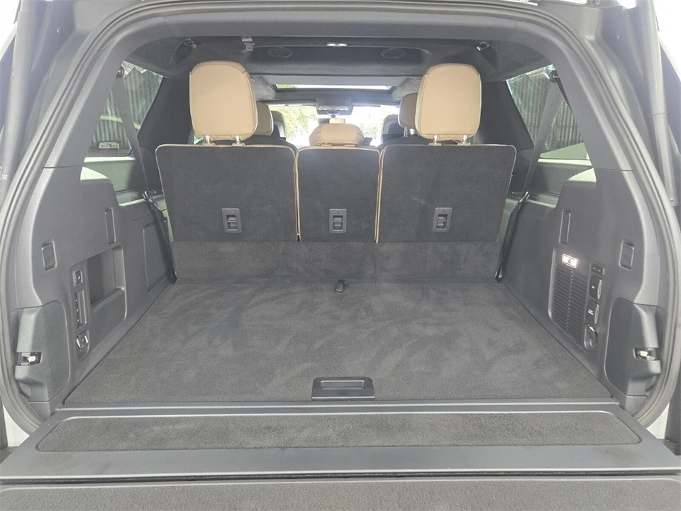2025 Lincoln Navigator 4th Gen - Image 16 of 21