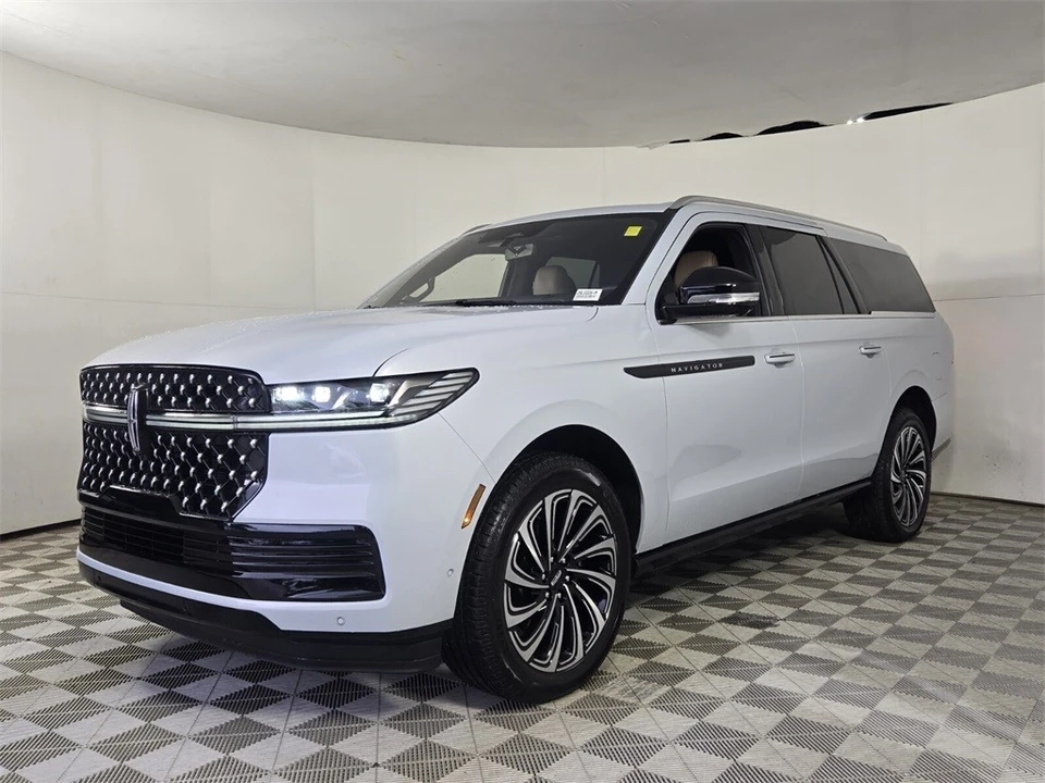 2025 Lincoln Navigator 4th Gen - Image 4 of 21