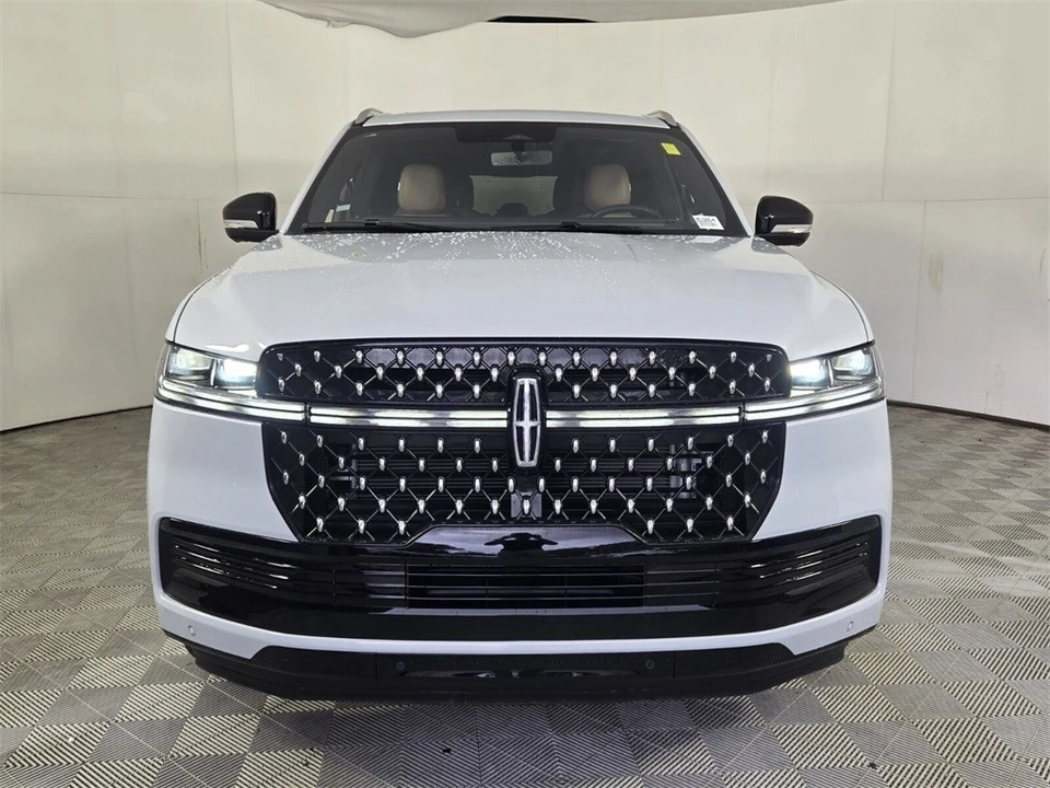 2025 Lincoln Navigator 4th Gen - Image 3 of 21