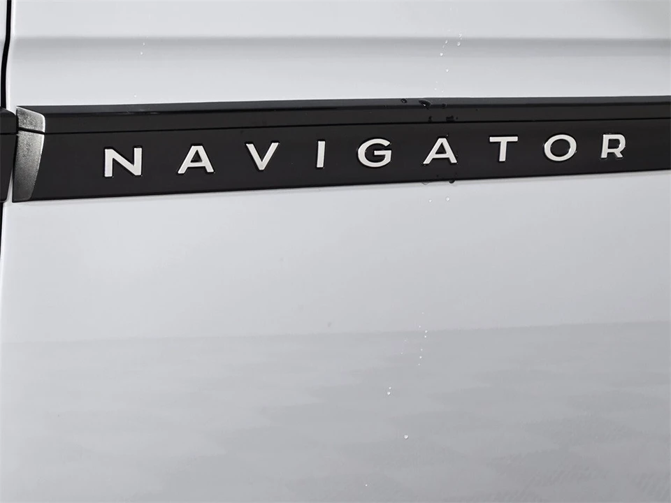 2025 Lincoln Navigator 4th Gen - Image 6 of 21