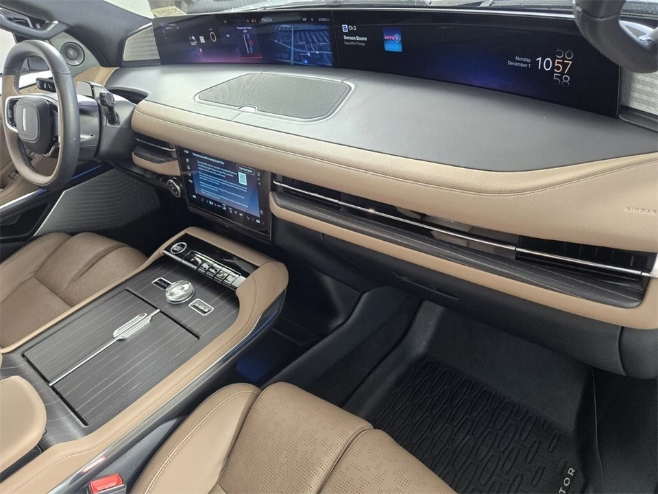 2025 Lincoln Navigator 4th Gen - Image 18 of 21