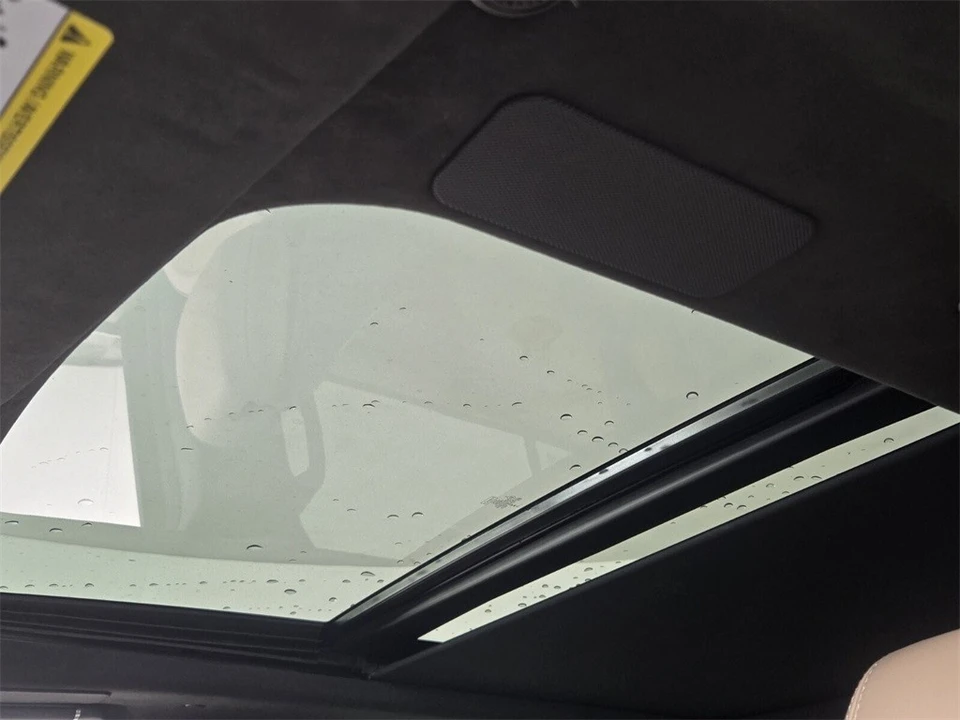 2025 Lincoln Navigator 4th Gen - Image 13 of 21