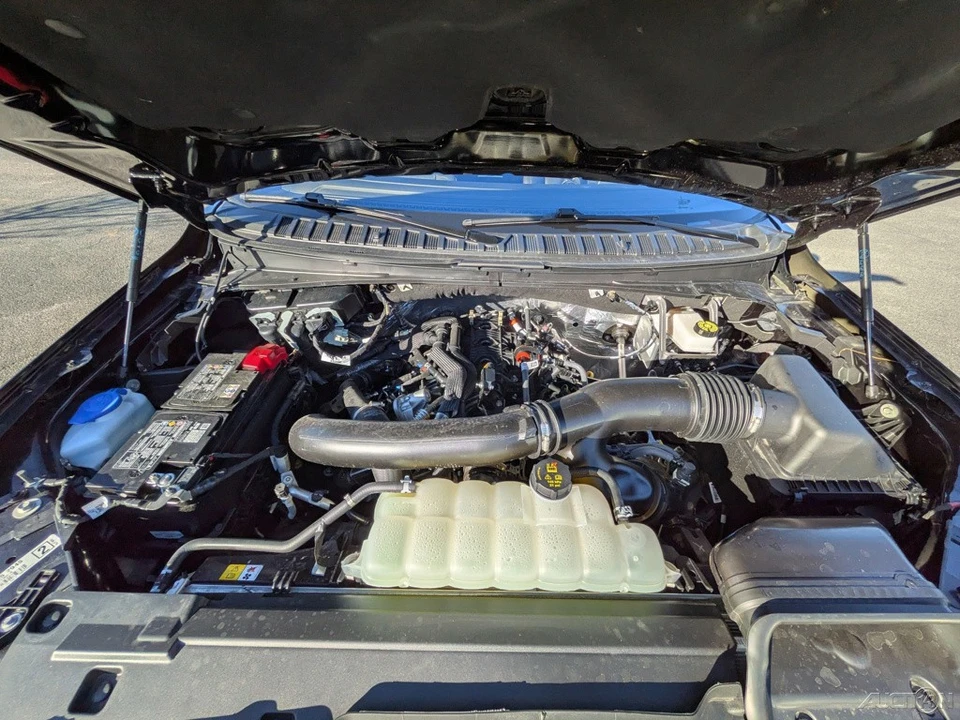 2025 Lincoln Navigator 4th Gen - Image 10 of 21