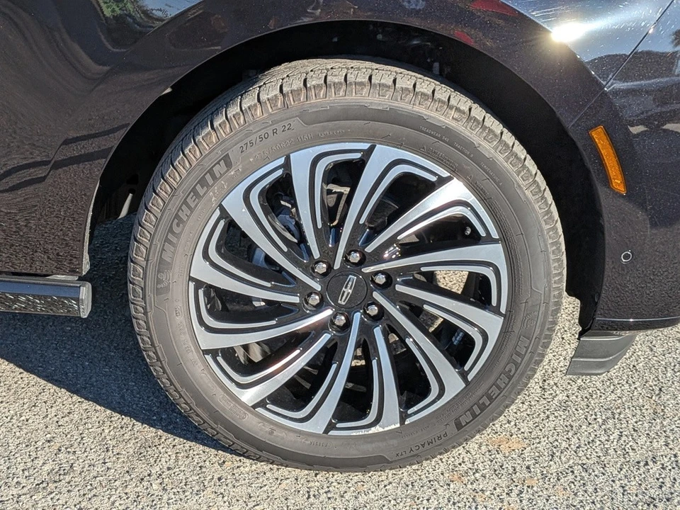 2025 Lincoln Navigator 4th Gen - Image 13 of 21
