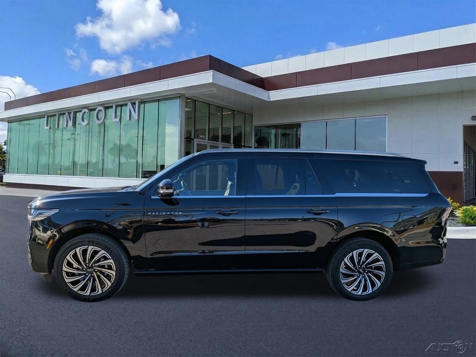 2025 Lincoln Navigator 4th Gen - Image 7 of 21