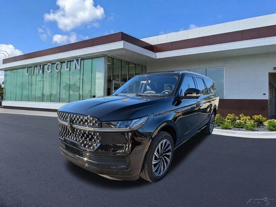 2025 Lincoln Navigator 4th Gen - Image 8 of 21