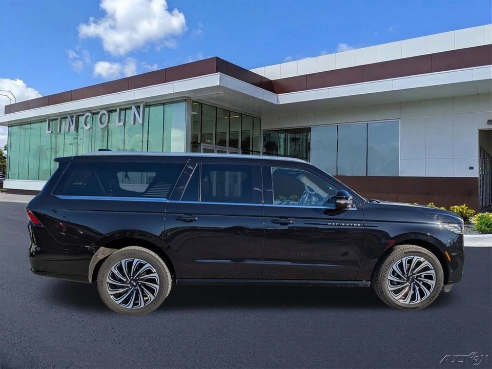 2025 Lincoln Navigator 4th Gen - Image 3 of 21