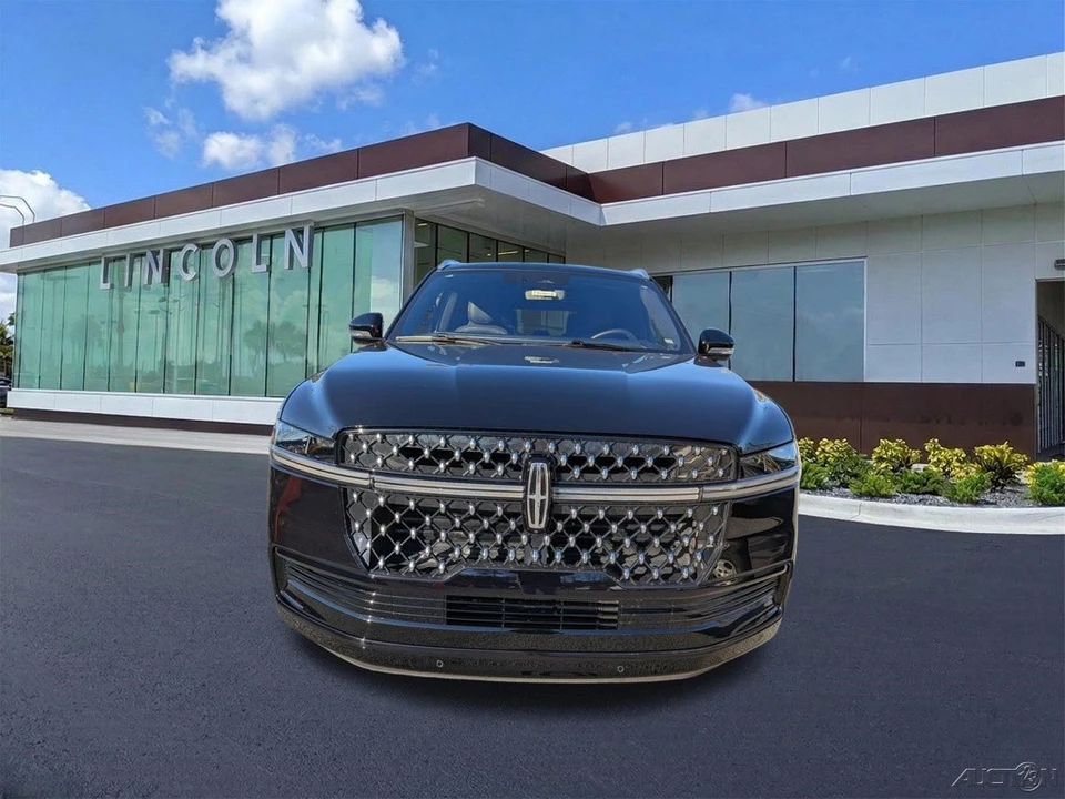 2025 Lincoln Navigator 4th Gen - Image 9 of 21