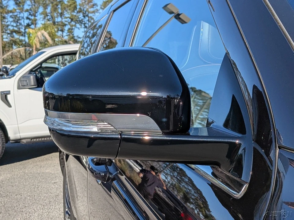 2025 Lincoln Navigator 4th Gen - Image 14 of 21