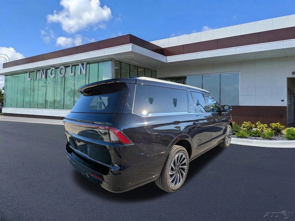 2025 Lincoln Navigator 4th Gen - Image 4 of 21