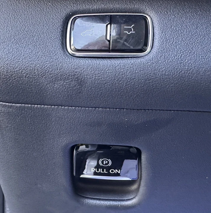 2025 Lincoln Navigator 4th Gen - Image 23 of 31