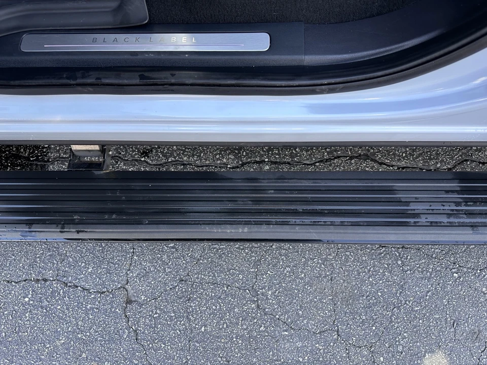 2025 Lincoln Navigator 4th Gen - Image 11 of 31