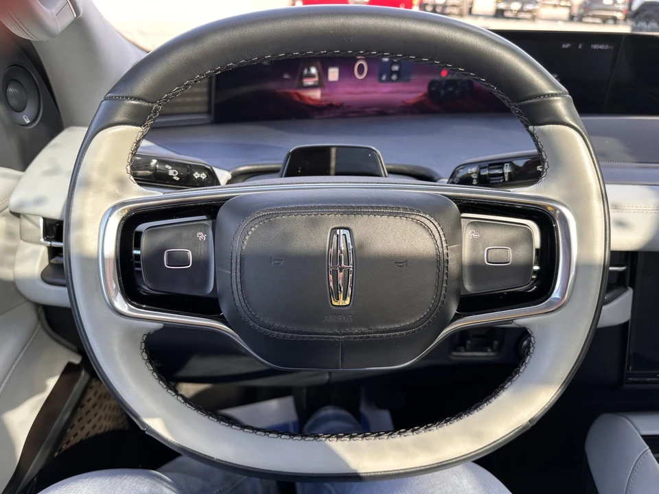 2025 Lincoln Navigator 4th Gen - Image 24 of 31