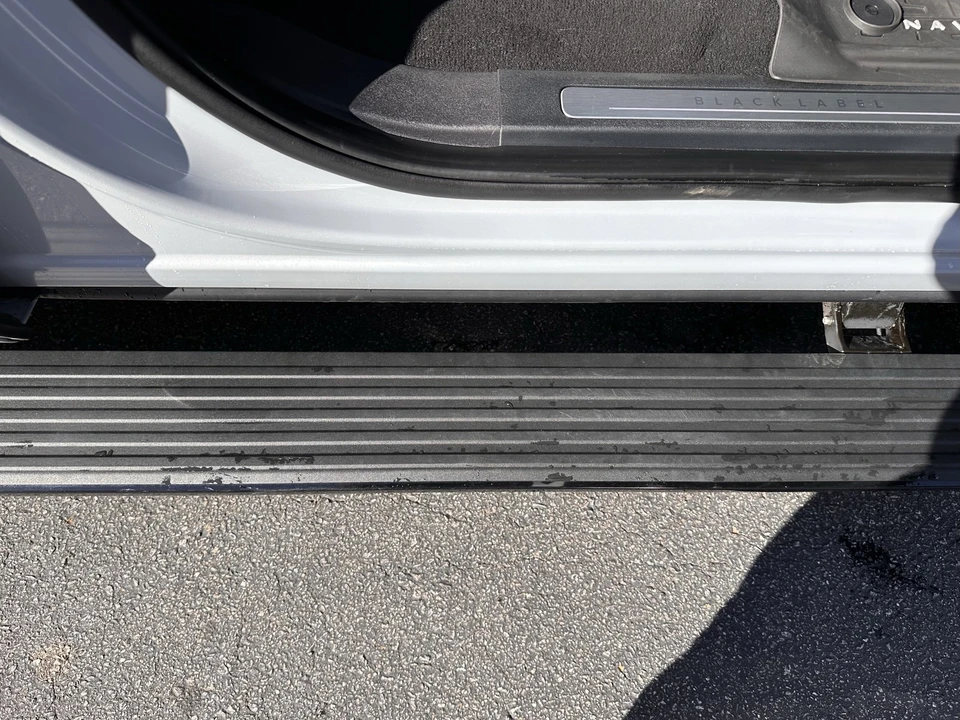2025 Lincoln Navigator 4th Gen - Image 17 of 31