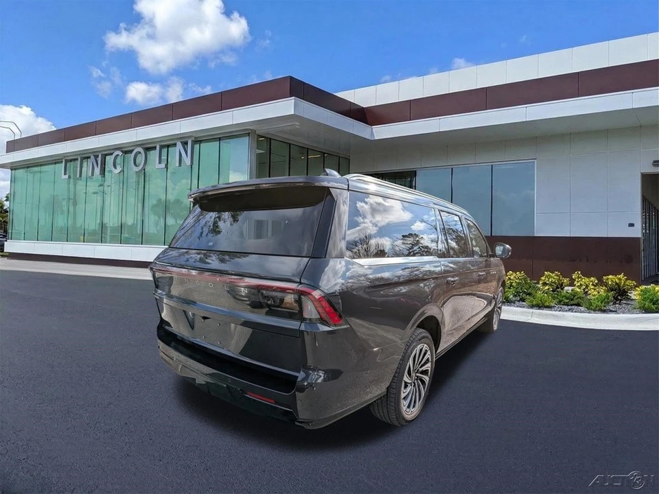 2025 Lincoln Navigator 4th Gen - Image 4 of 21