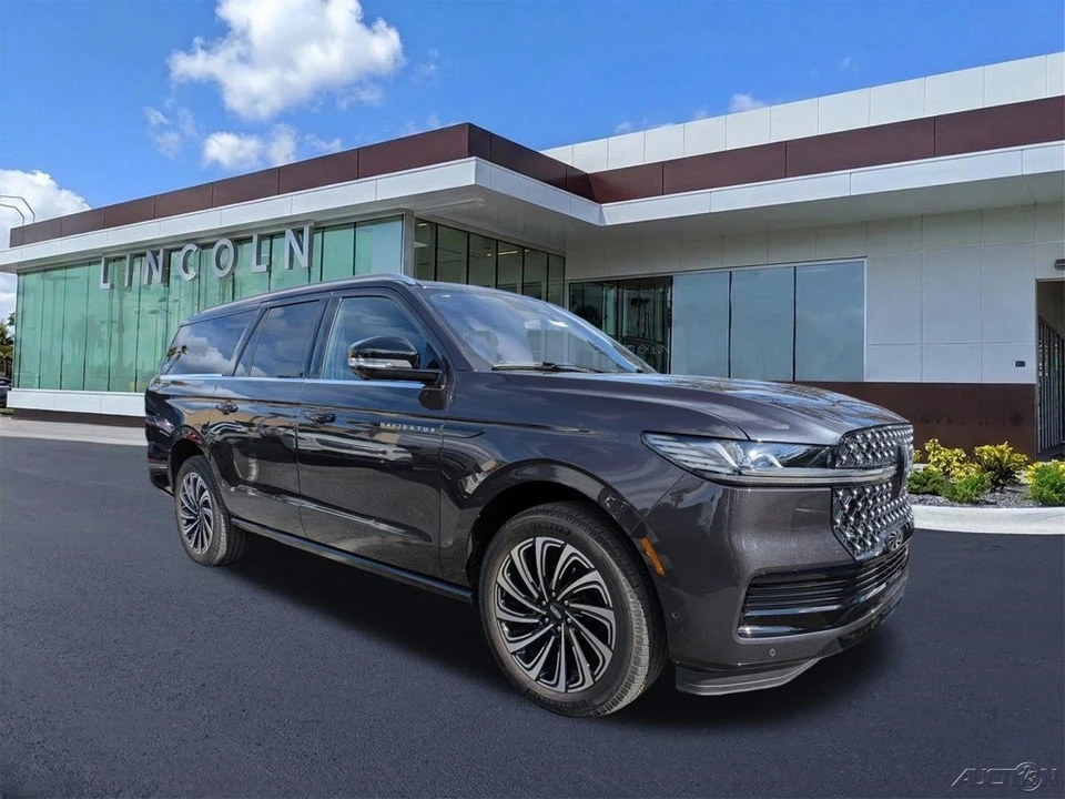 2025 Lincoln Navigator 4th Gen - Image 2 of 21