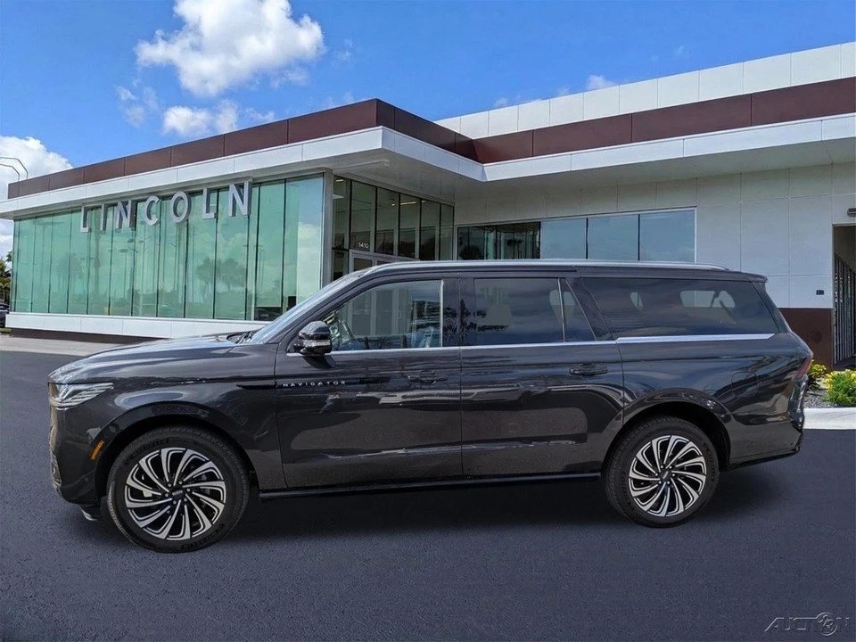 2025 Lincoln Navigator 4th Gen - Image 7 of 21