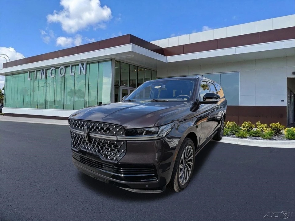 2025 Lincoln Navigator 4th Gen - Image 8 of 21