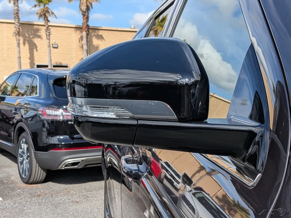 2025 Lincoln Navigator 4th Gen - Image 14 of 21